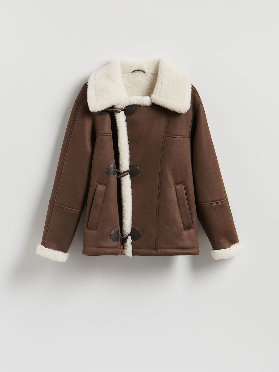 Mantel in goldbraun mit Details aus Lammfellimitat